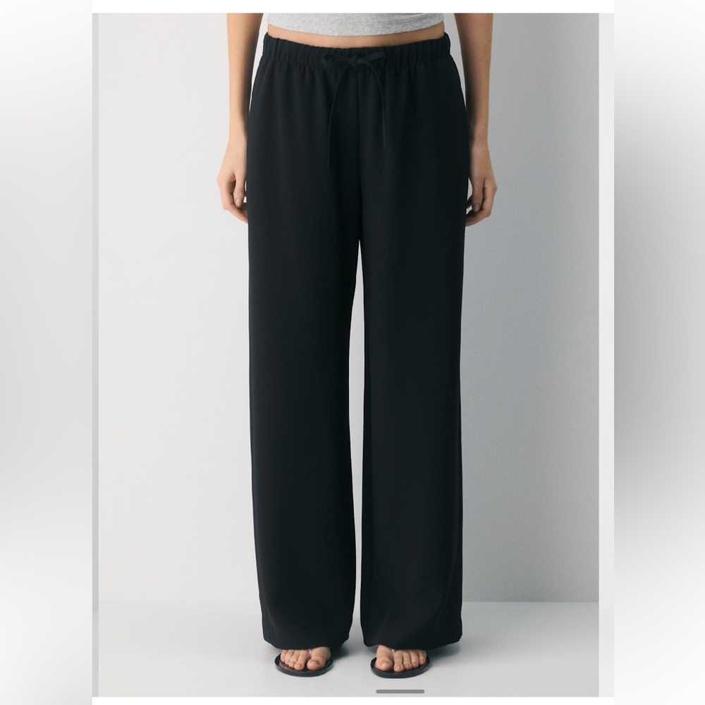 Aritzia black crepette lodge pants